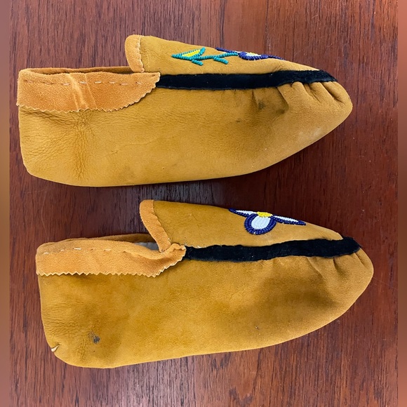 Handmade Beaded Moccasins - Picture 5 of 11